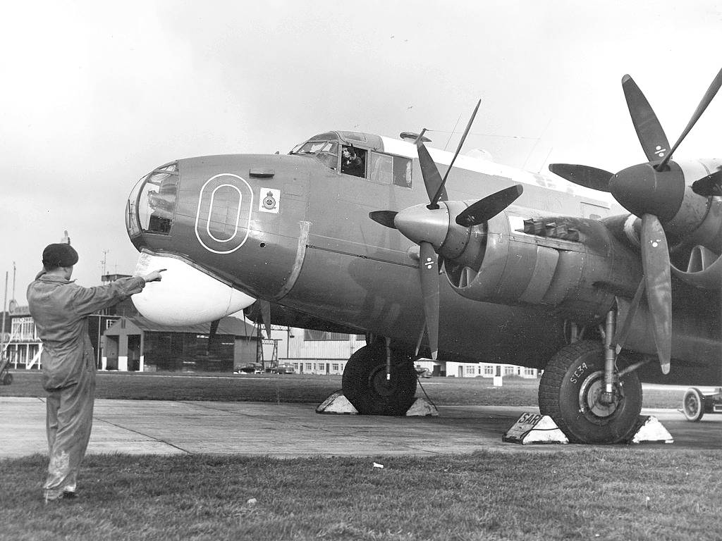 An Avro Shackleton Mk1 about to start engines