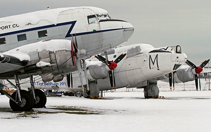 Avro Shackleton WR963 at Coventry in the winter snow